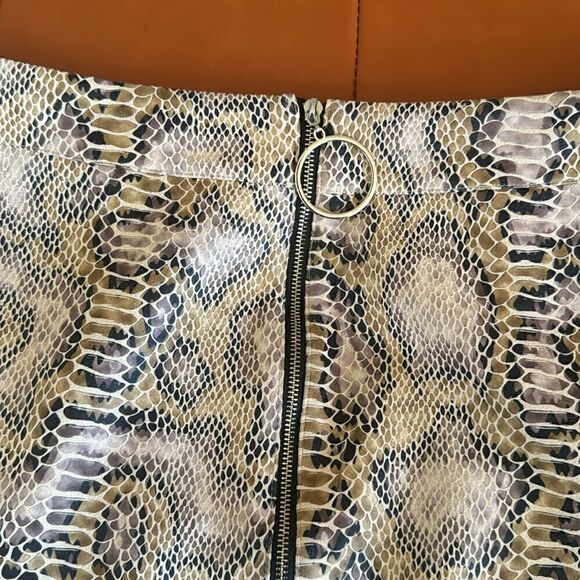 Snake Print Mini Skirt Size: M - Picture 2 of 6